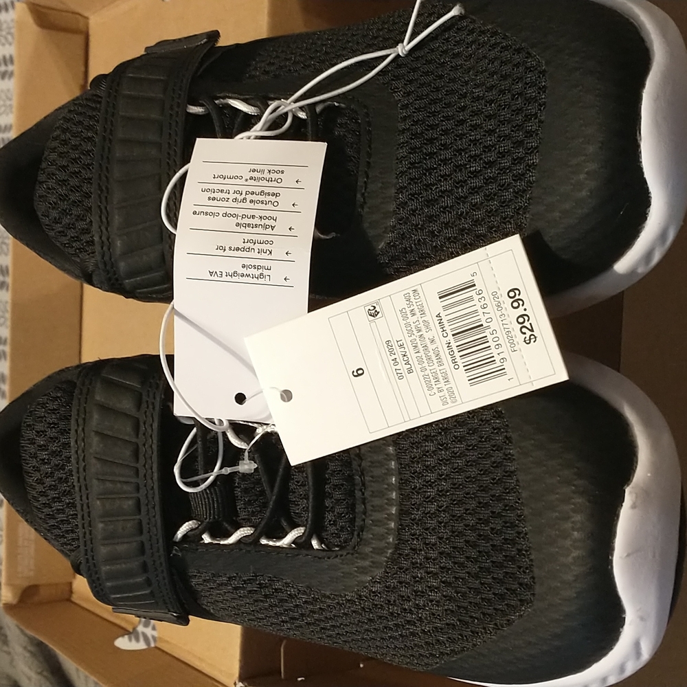 NWT All in Motion sneakers